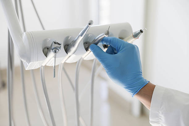 Professional Tooth Extraction technician working in Santa Fe, TX